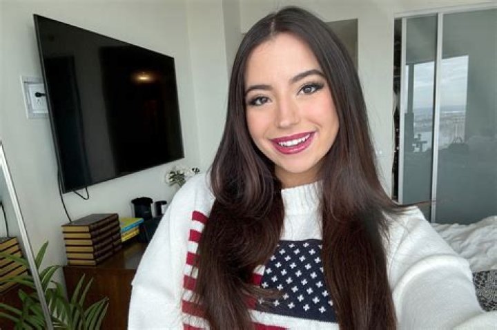 Ashley St Clair Height, Weight, Net Worth, Age, Birthday, Wikipedia, Who, Nationality, Biography