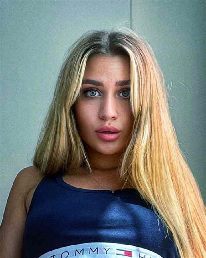 
Cinta Laura Height, Weight, Net Worth, Age, Birthday, Wikipedia, Who, Nationality, Biography 