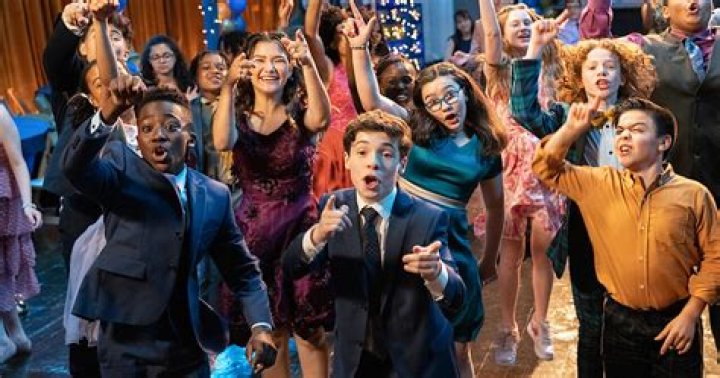 
Critique of “13: The Musical”: An entertaining, upbeat, and all-around enjoyable musical film 