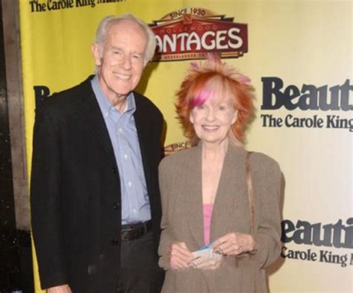 
Is Mike Farrell Still Alive? Who Is Mike Farrell? Mike Farrells Net Worth, Age, Wife, Parents And More 