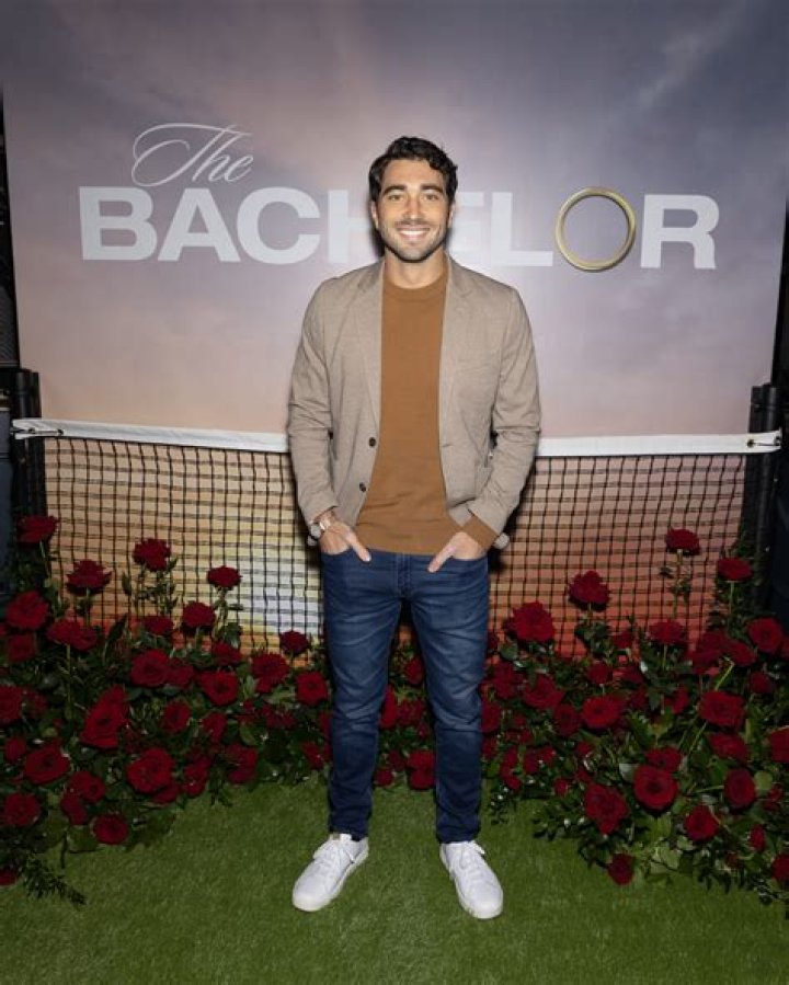 Joey Graziadei Height, Weight, Net Worth, Age, Birthday, Wikipedia, Who, Instagram, Biography