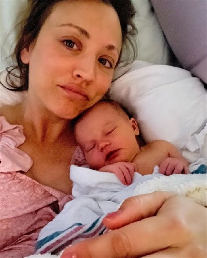 
Kaley Cuoco And Tom Pelphrey Are Expecting Their First Child 