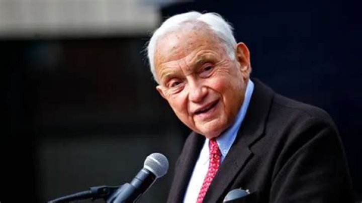Les Wexner Height, Weight, Net Worth, Age, Birthday, Wikipedia, Who, Nationality, Biography