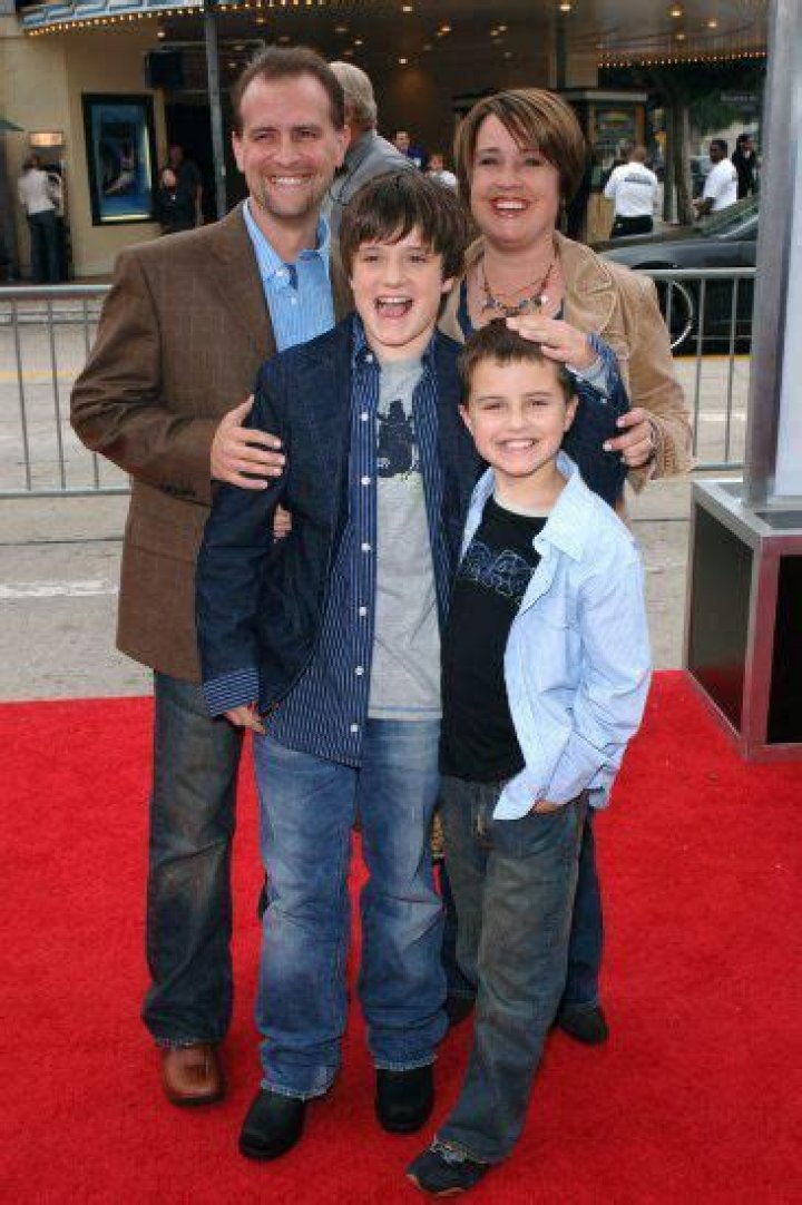 
Who Are Chris Hutcherson And Michelle Hutcherson? Josh Hutcherson Parents- Ethnicity 