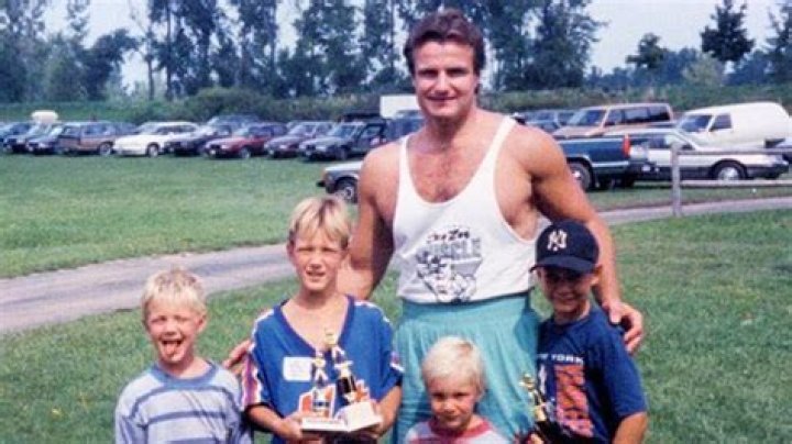 
Who are Rob Gronkowskis Parents? Rob Gronkowski Biography, Parents Name and More 